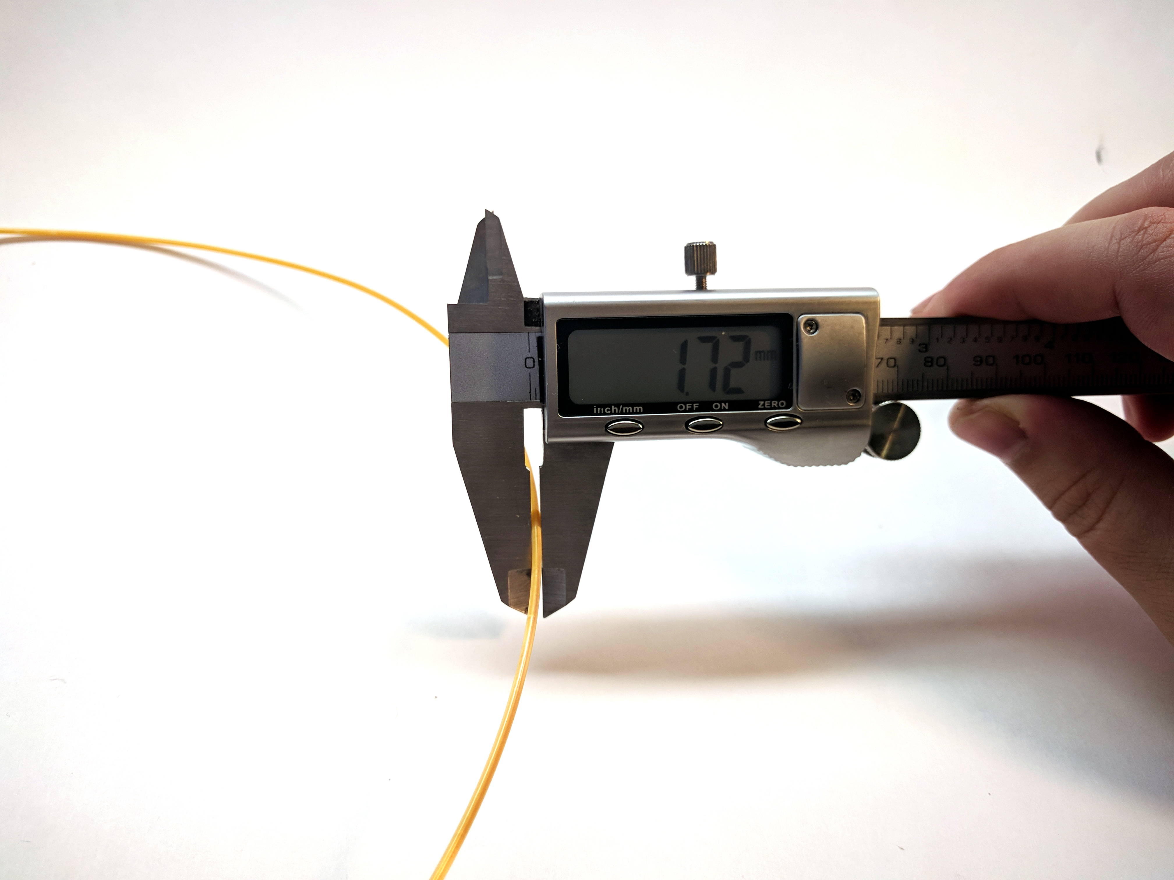 Digitaler Messschieber zur Messung des Filamentdurchmessers.